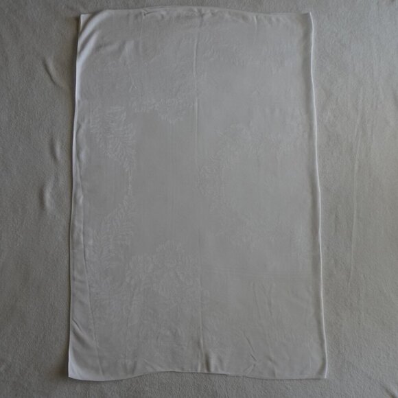 White Damask Linen Hemmed Selvage Tablecloth 68”x 50” Floral Vintage Rectangle - Picture 4 of 6